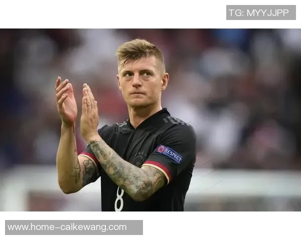 克罗斯在足球世界的传奇之路与未来展望：从天才少年到中场大师的成长历程